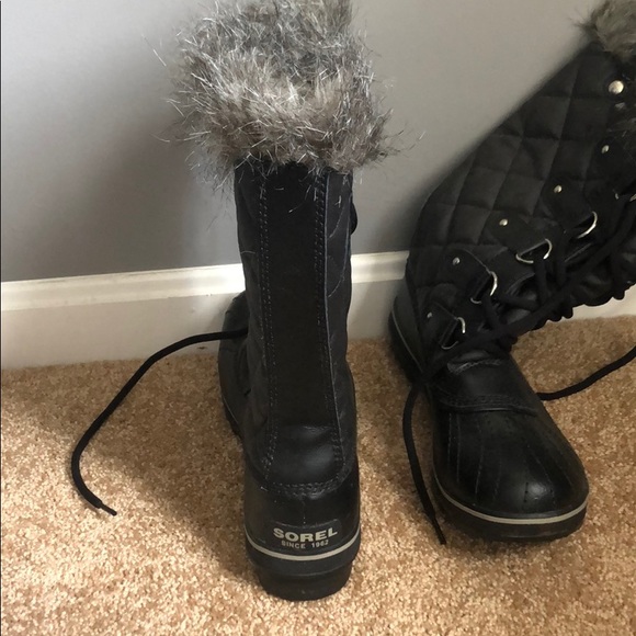 Tall sorel winter boots - Picture 3 of 4